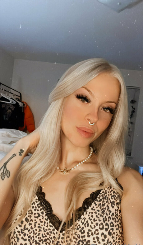 queennkaitlynn high quality pornstar pics