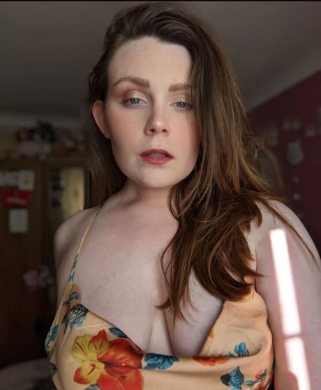 Reach For The Peach model naked gallery