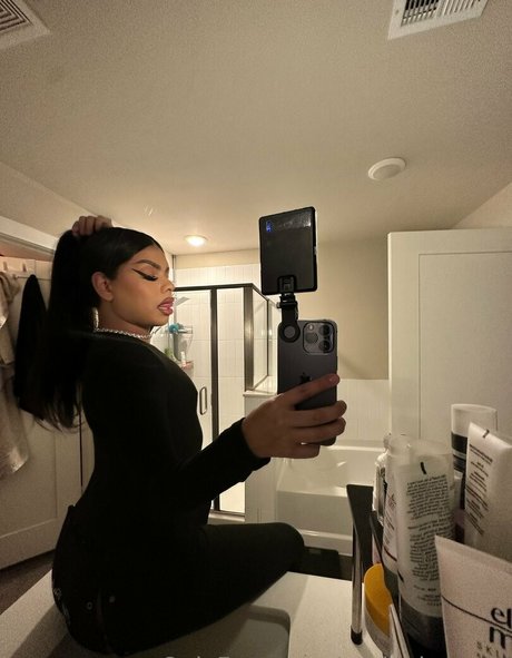 urplaybunnyy pretty model pic