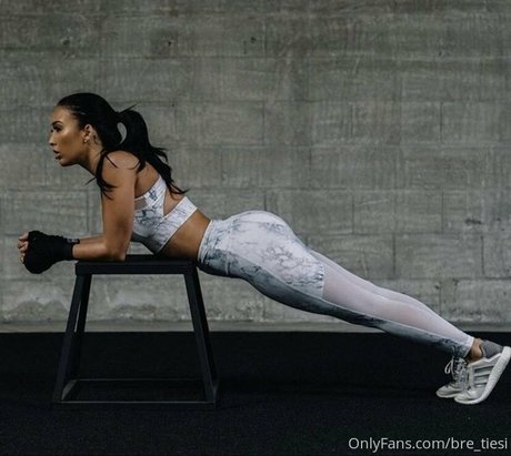 bre tiesi sexy model picture