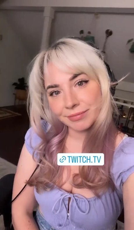 blonde secretary onlyfans hot sexy picture