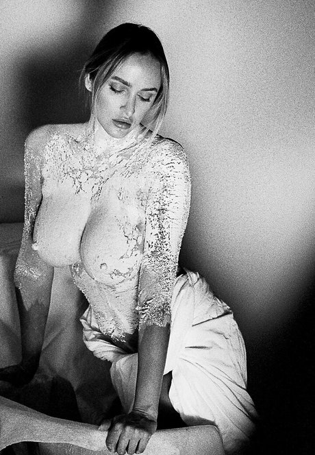 Alyssa Barbara pretty model photos