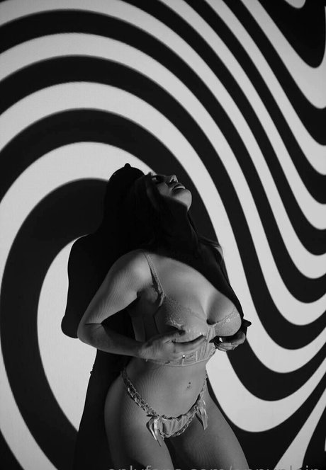 annyplein erotic actress img