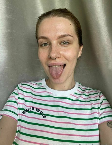 tati blonde perfect actress img