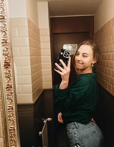 margo leevony hot actress galleries