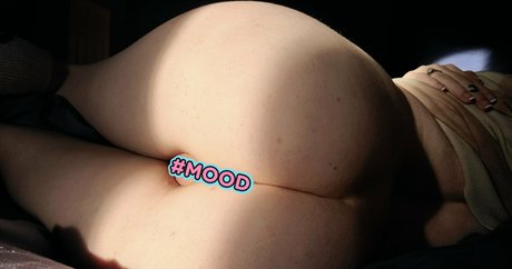 saramills631 nudes model pic