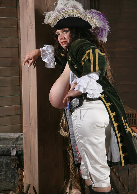 Milena Velba star hot pics