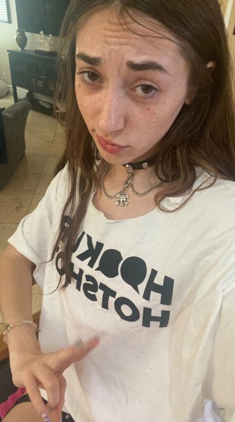 Tiana Blow naked pornstar image