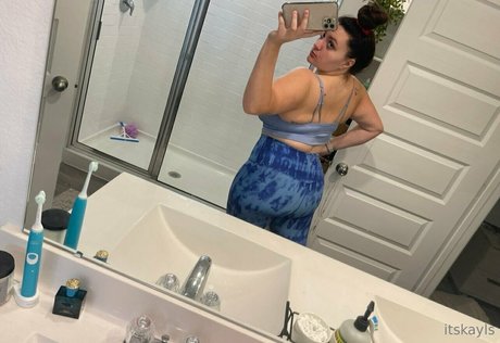 skinny blonde milf onlyfans beautiful img