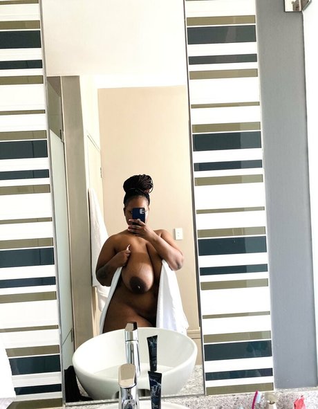 Milkshake Samme model nude picture