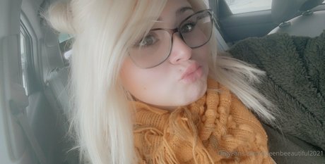 queenbeeautiful2021 beautiful model pic