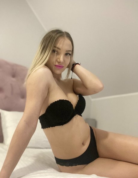 ebony midget onlyfans top picture