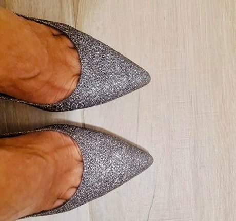 adelaide sportsfeet beautiful actress img