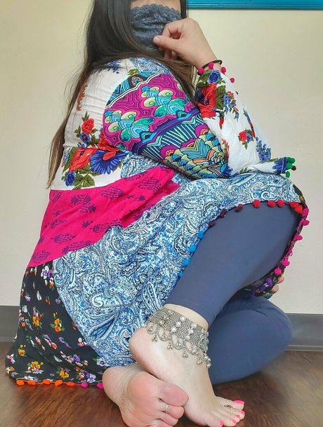 lilmissnaaya erotic model image