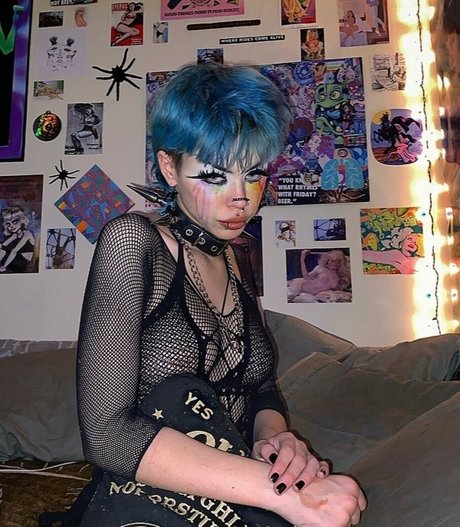 Death2Honey star sexy image