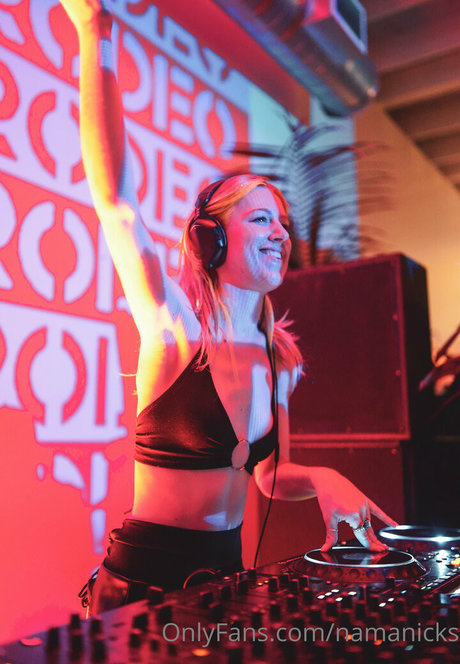 namanicks porn model photo