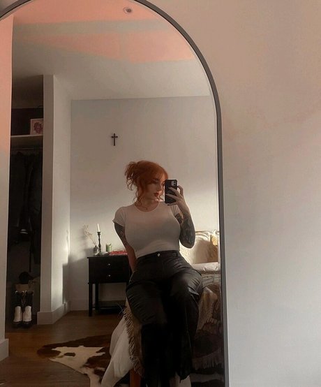 Hollie Rutter nice pornstar pics