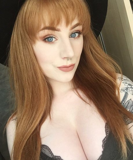 Hollie Rutter pornstar sexy pics