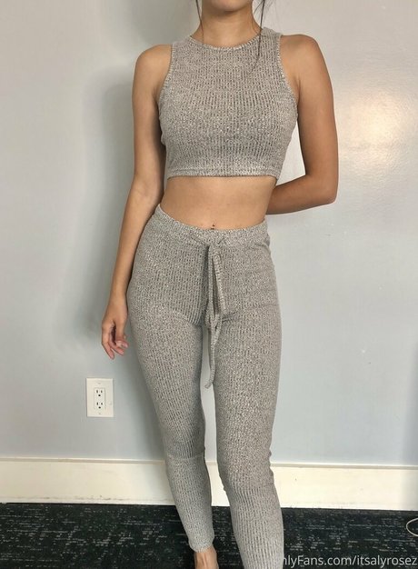 itsalyrosez model naked photos