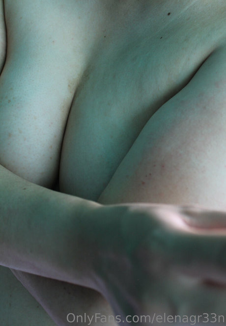 elenagr33n pornstar erotic images