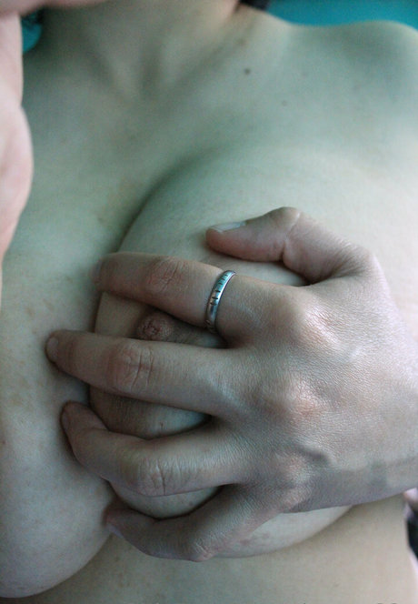 elenagr33n pornographic model picture