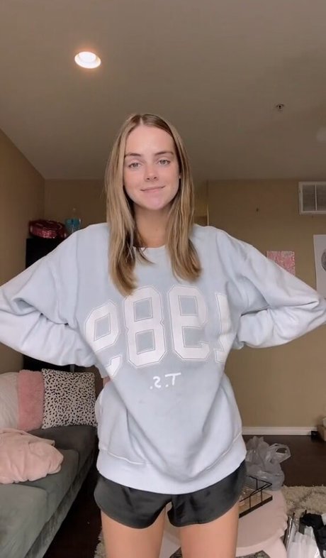 Lauren Mae art star pic