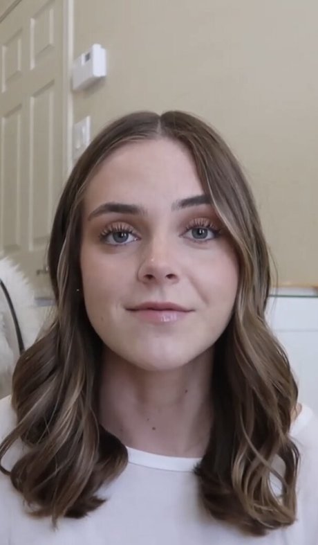 Lauren Mae pretty pornstar photos