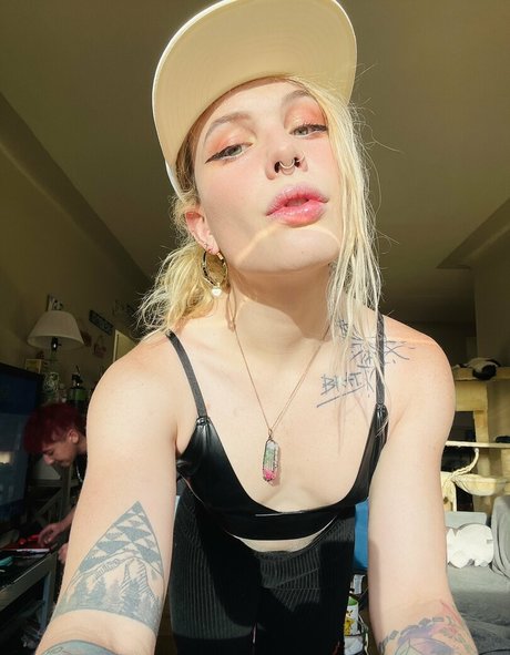 tattooed shemale onlyfans art naked archive