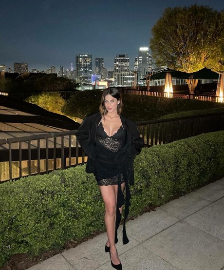 Mari Gonzalez erotic actress gallery