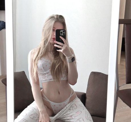 blonde secretary onlyfans sexy nude photos