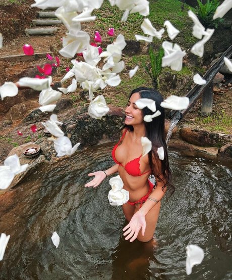 Mariana Nolasco adult model image