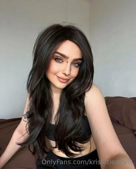 krislittledevill model top img