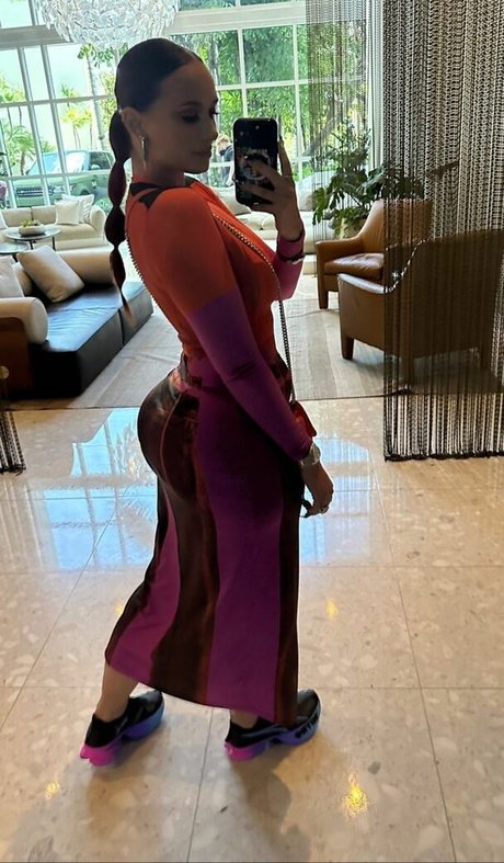 Yesjulz pornstar art pic