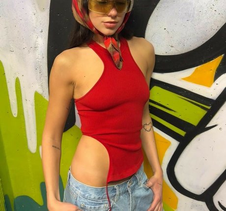 dami amond beautiful model img