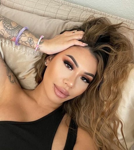 miss vi model art img