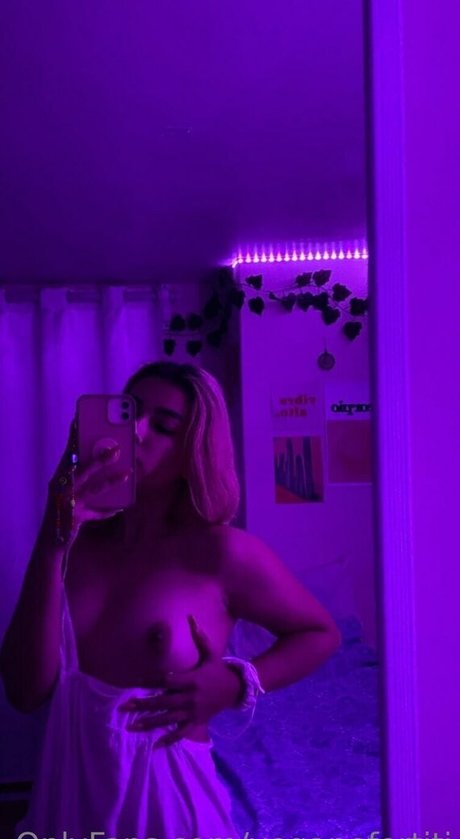 veganefertiti star high quality photos