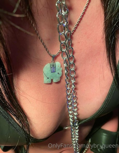 cybr queen erotic model archive