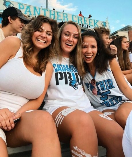 Caroline Casbon model free img