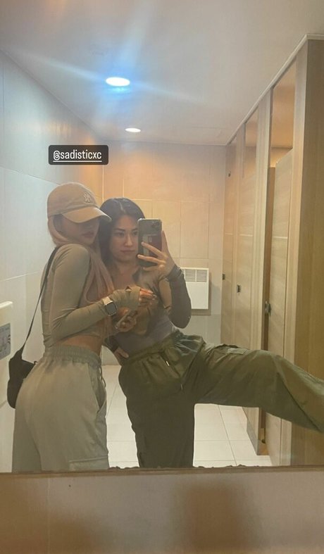 gym onlyfans pornographic pic