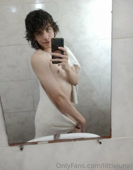 gayasslawren star naked images