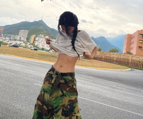 tiny pretty j art model image