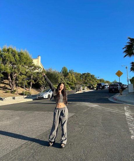 tiny pretty j Profile photo