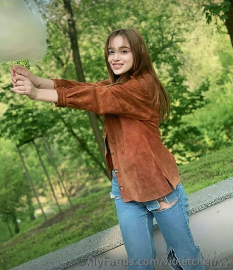 violetcherryy porn model picture