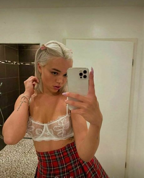 aishi moon pornstar nudes image