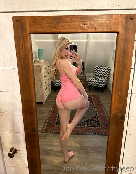 Rhyleep model top galleries