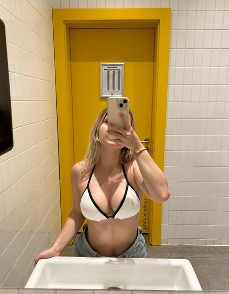 Tinypeachpuff sexy actress image