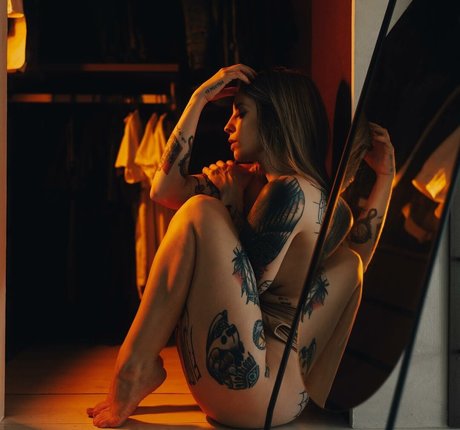 Brokenmirror__ pornographic star pics