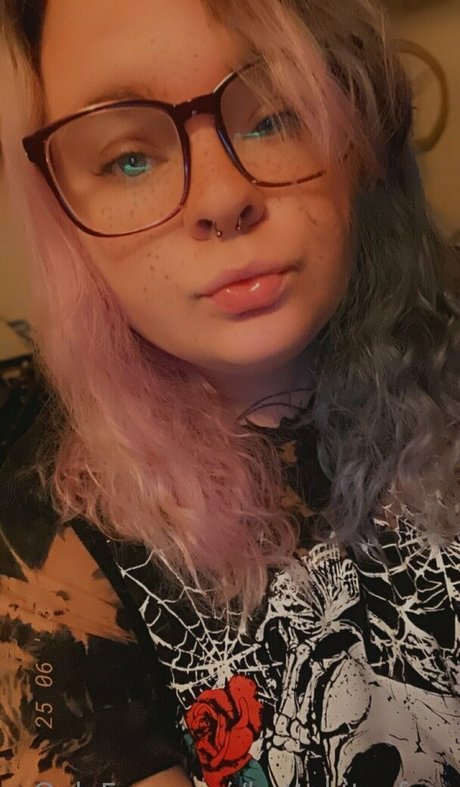 battybitxxfree naked star pics