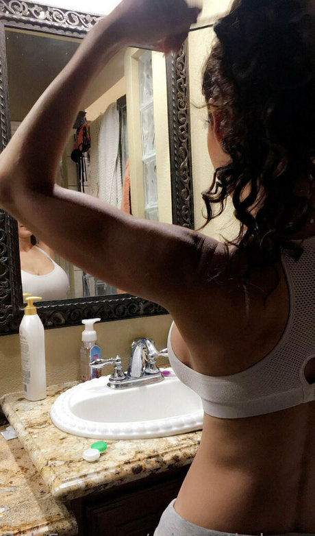 ariannathehousewife pretty model pictures