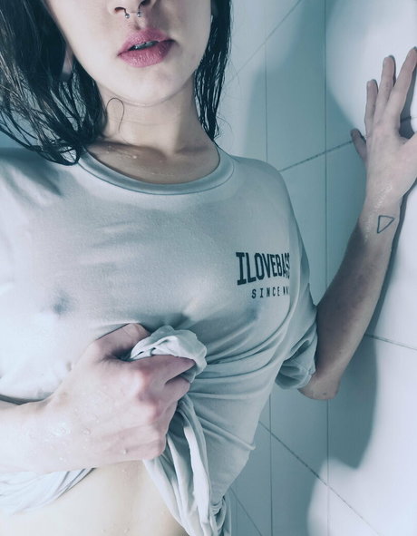 lunahaze beautiful model image